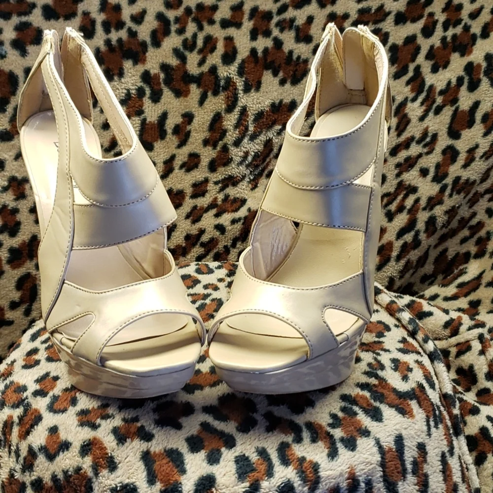 Shoes - Picture 1 of 4